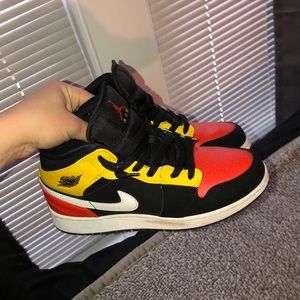 Jordan 1 mids